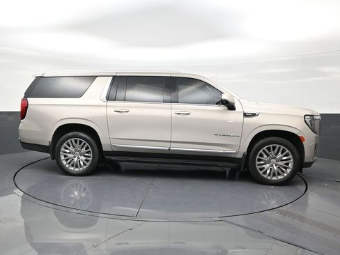 Used 2023 GMC Yukon XL SLT w/ SLT Luxury Package RWD image 6