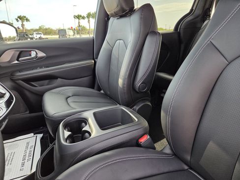 New 2026 Chrysler Voyager LX FWD image 28
