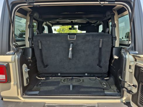 Used 2022 Jeep Wrangler Rubicon AWD/4WD image 18