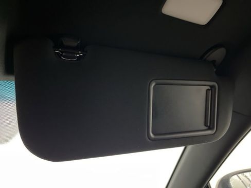 Used 2022 Toyota Venza Limited image 77