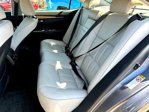 Used 2016 Lexus ES 350 w/ Luxury Package w/Wood Trim image 20