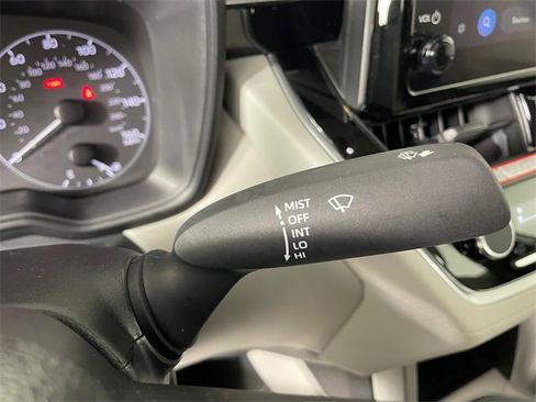 Used 2025 Toyota Corolla Cross L image 11