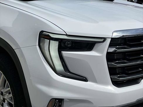 Used 2025 GMC Acadia Elevation w/ Elevation Premium Package FWD image 8