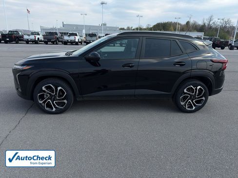 Used 2024 Chevrolet Trax RS w/ Sunroof Package image 2