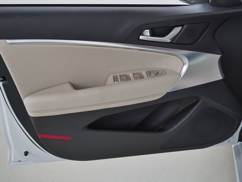 Used 2026 Genesis G70 2.5T image 10