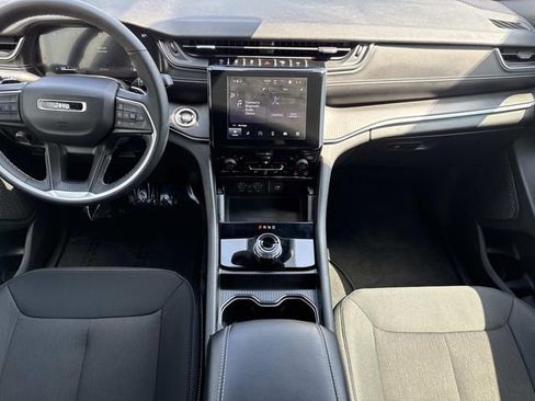 Used 2024 Jeep Grand Cherokee Laredo X w/ Luxury Tech Group I AWD/4WD image 11