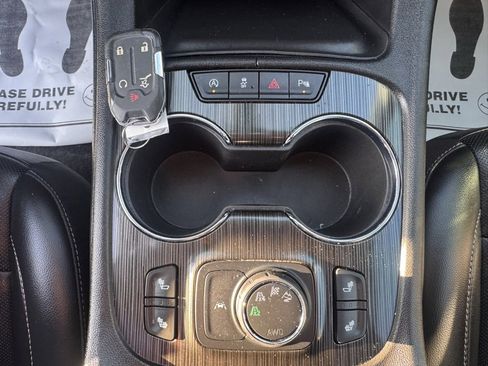 Used 2023 GMC Acadia SLT image 8