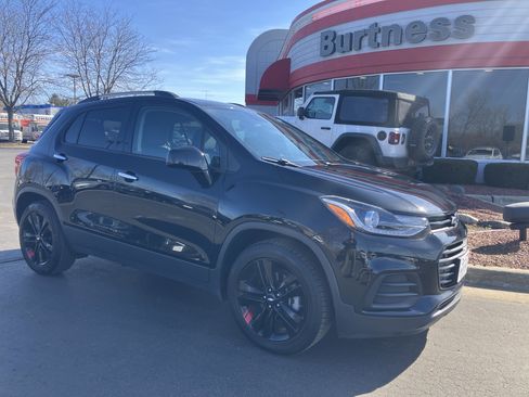 Used 2018 Chevrolet Trax LT w/ Redline Edition image 13