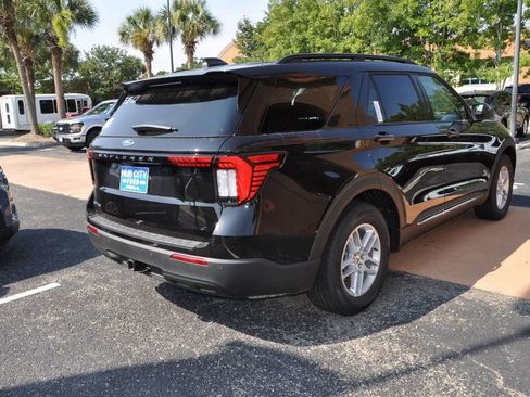 New 2025 Ford Explorer Active image 5
