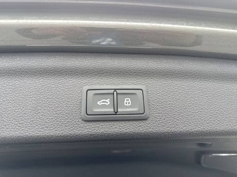 Used 2020 Audi Q3 2.0T Prestige image 24