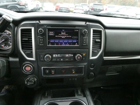 Used 2019 Nissan Titan SV w/ SV Convenience Package image 20