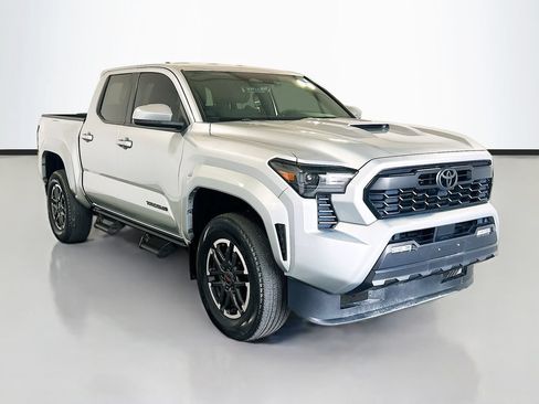 Used 2024 Toyota Tacoma TRD Sport AWD/4WD image 3
