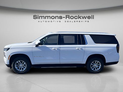 New 2026 Chevrolet Suburban LS image 4