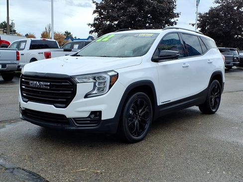 Used 2022 GMC Terrain SLT w/ Tech Package image 3