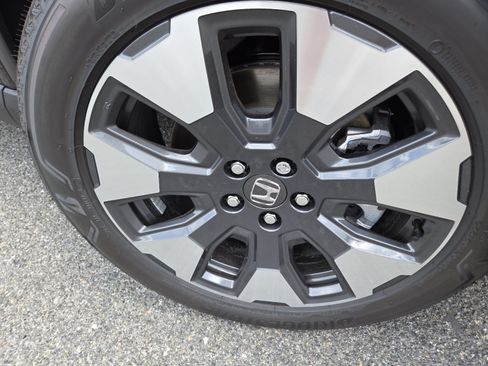 New 2026 Honda Pilot Touring image 12