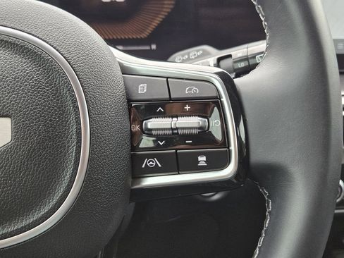 Certified 2025 Kia Sorento S FWD image 28
