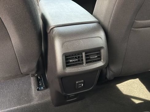 Used 2024 Chevrolet Equinox LT FWD image 21