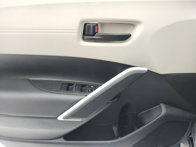 Used 2025 Toyota Corolla Cross LE w/ Moonroof Package FWD image 11