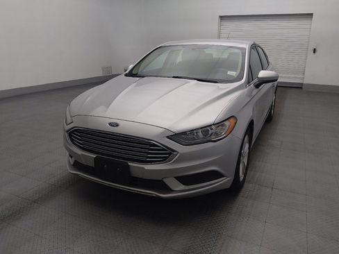 Used 2018 Ford Fusion SE w/ Fusion SE Technology Package FWD image 15