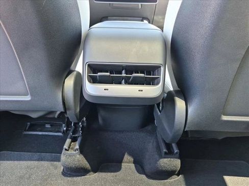 Used 2021 Tesla Model Y Long Range AWD/4WD image 17