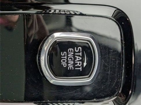 Used 2025 Volvo XC60 B5 Plus image 25