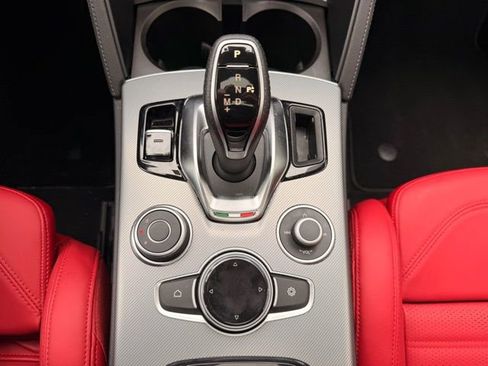 Used 2025 Alfa Romeo Stelvio Sprint image 13