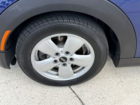 Used 2017 MINI Cooper 4-Door Hardtop image 16