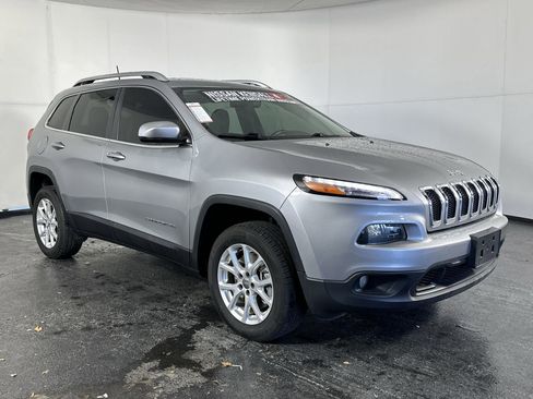 Used 2016 Jeep Cherokee Latitude w/ Comfort/Convenience Group image 2