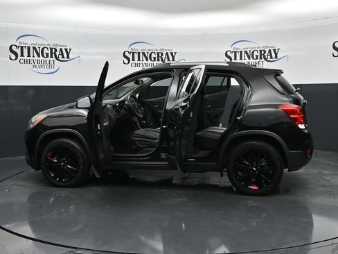 Used 2019 Chevrolet Trax LT w/ Sun & Sound Package AWD/4WD image 37