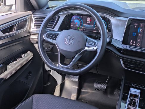 Used 2024 Volkswagen Atlas Cross Sport SE image 16