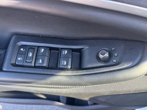 Used 2023 Jeep Grand Cherokee L Limited w/ Black Appearance Package image 16