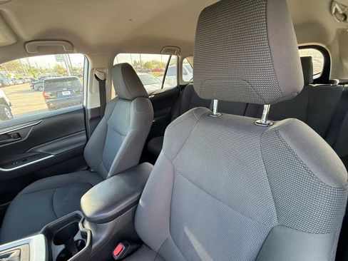 Used 2020 Toyota RAV4 LE AWD/4WD image 13