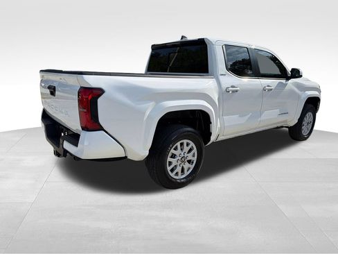 Used 2025 Toyota Tacoma SR5 w/ SR5 Upgrade Package AWD/4WD image 7