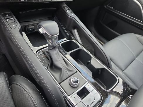 Certified 2025 Kia Telluride SX w/ SX Captain's Chair Package FWD image 29