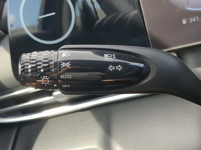 Used 2025 Hyundai Elantra SEL FWD image 29