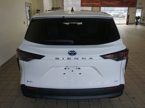 Used 2025 Toyota Sienna LE image 15