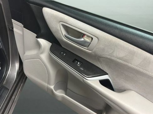 Used 2017 Toyota Camry XSE w/ Moonroof Package FWD image 17