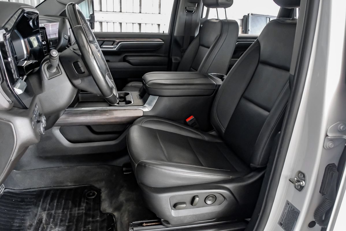 Used 2025 Chevrolet Silverado 2500 LTZ w/ LTZ Convenience Package AWD/4WD image 29