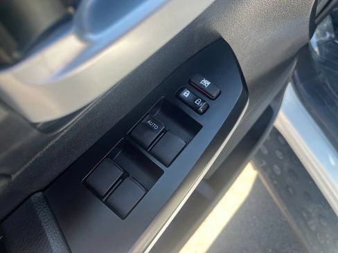 Used 2017 Toyota Tundra SR5 AWD/4WD image 12