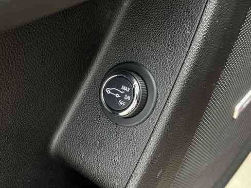 Used 2023 Chevrolet Traverse RS FWD image 12