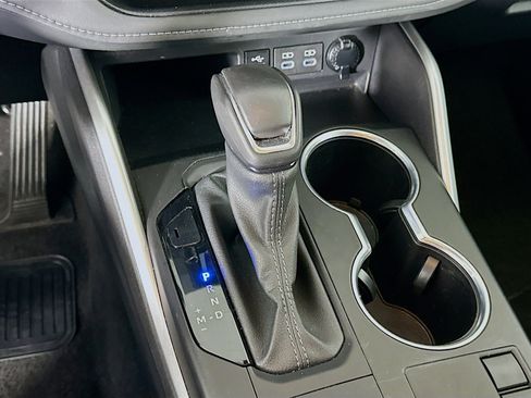 Used 2024 Toyota Highlander LE image 25