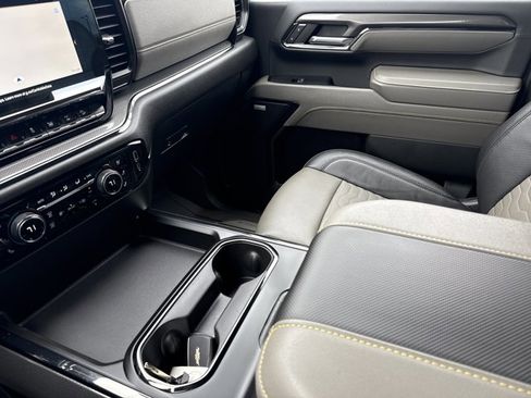 Used 2024 Chevrolet Silverado 2500 ZR2 w/ Technology Package image 24