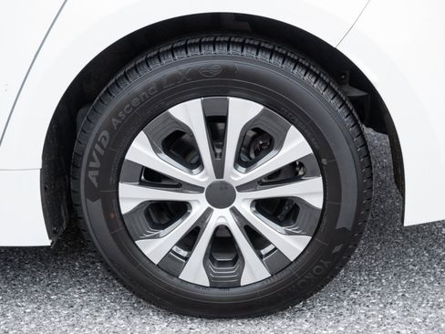 Used 2021 Toyota Corolla LE image 14