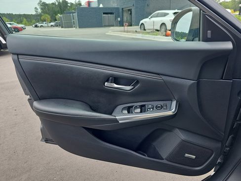 Used 2022 Nissan Sentra SR w/ SR Premium Package FWD image 27