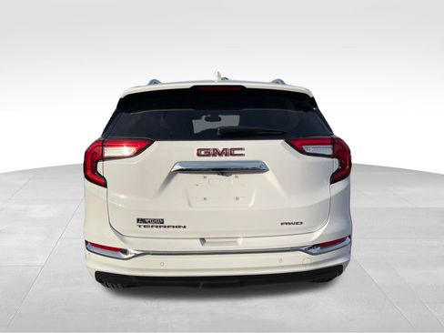 Used 2024 GMC Terrain Denali w/ Denali Premium Package image 9