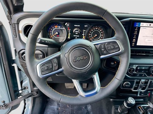 Used 2024 Jeep Wrangler Unlimited Sahara AWD/4WD image 11