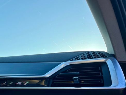 Used 2024 BMW X7 xDrive40i w/ Premium Package image 21