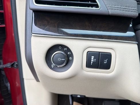 Used 2019 Lincoln MKT AWD image 22