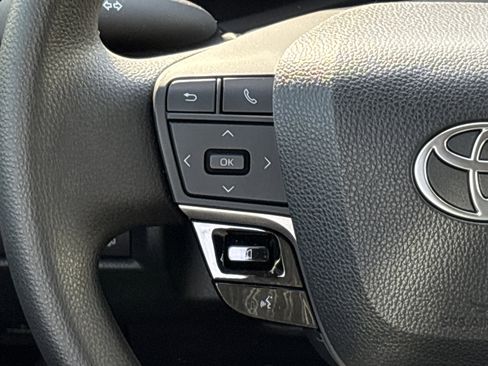 Used 2025 Toyota Camry LE w/ Convenience Package image 21