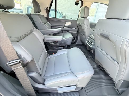 New 2025 Ford Expedition Active image 18